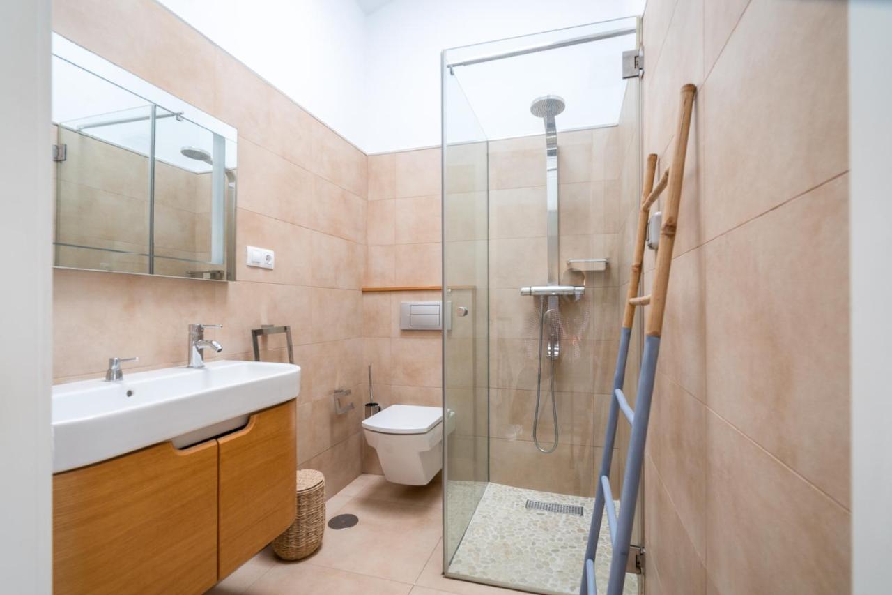 Bonito Bungalow Con Piscina Junto A La Playa San Bartolome Bagian luar foto